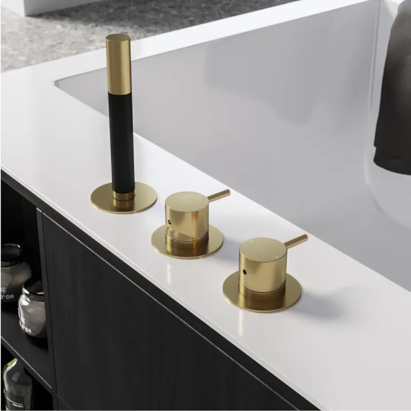 Hotbath Cobber Bateria wannowa 3-otworowa ze słuchawką prysznicową Brushed Brass CB175.BB